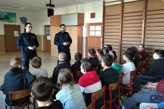 Augustowscy policjanci spotkali się z uczniami Szkoły Podstawowej w Netcie