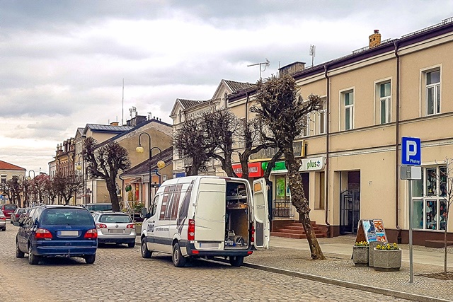 Mieszkańcy poparli przywrócenie strefy płatnego parkowania w Augustowie