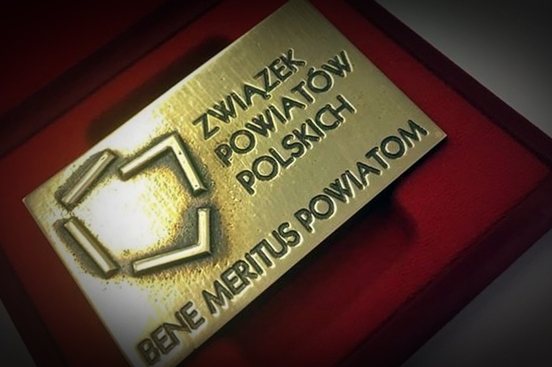 Odebranie byłem staroście augustowskiemu medalu Bene Meritus rozważa Związek Powiatów Polskich