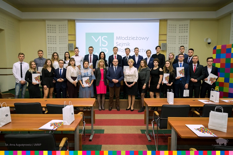Trzydziestu młodych radnych rozpoczęło działalność Młodzieżowego Sejmiku Województwa Podlaskiego III Kadencji