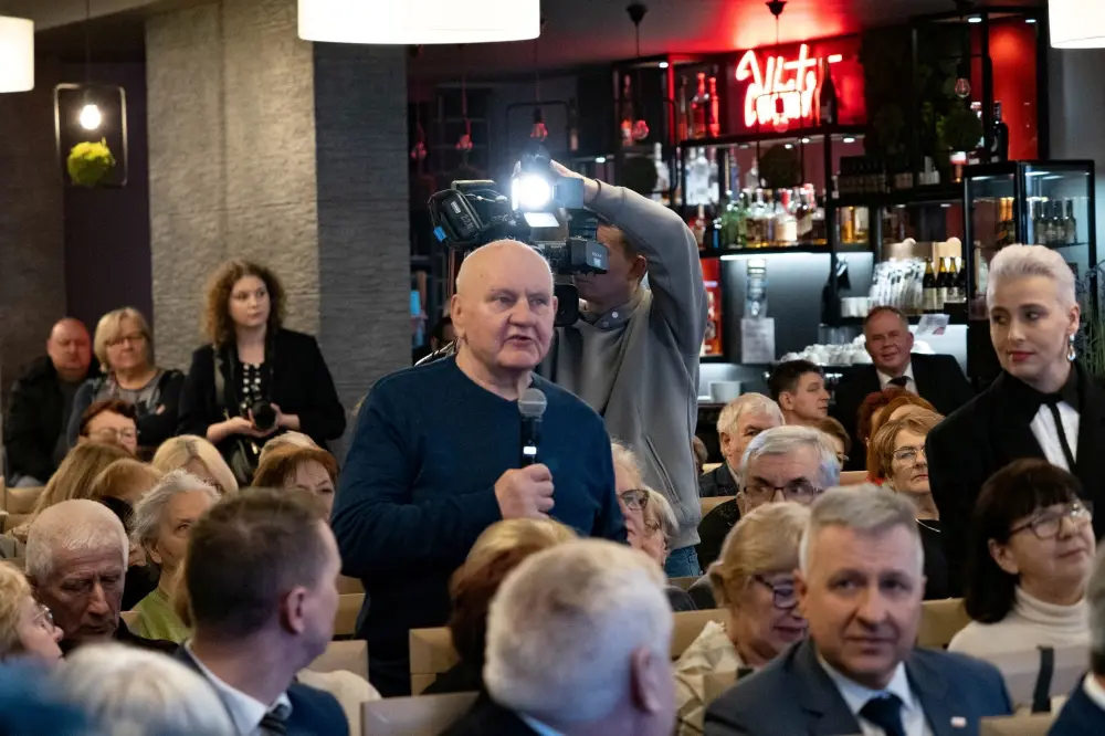 Wicepremier Jacek Sasin spotkał się z mieszkańcami w Augustowie (11)