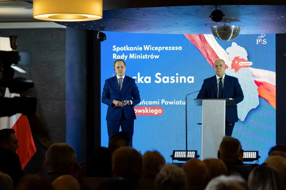 Wicepremier Jacek Sasin spotkał się z mieszkańcami w Augustowie (14)