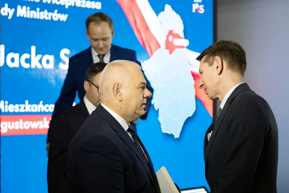 Wicepremier Jacek Sasin spotkał się z mieszkańcami w Augustowie (22)
