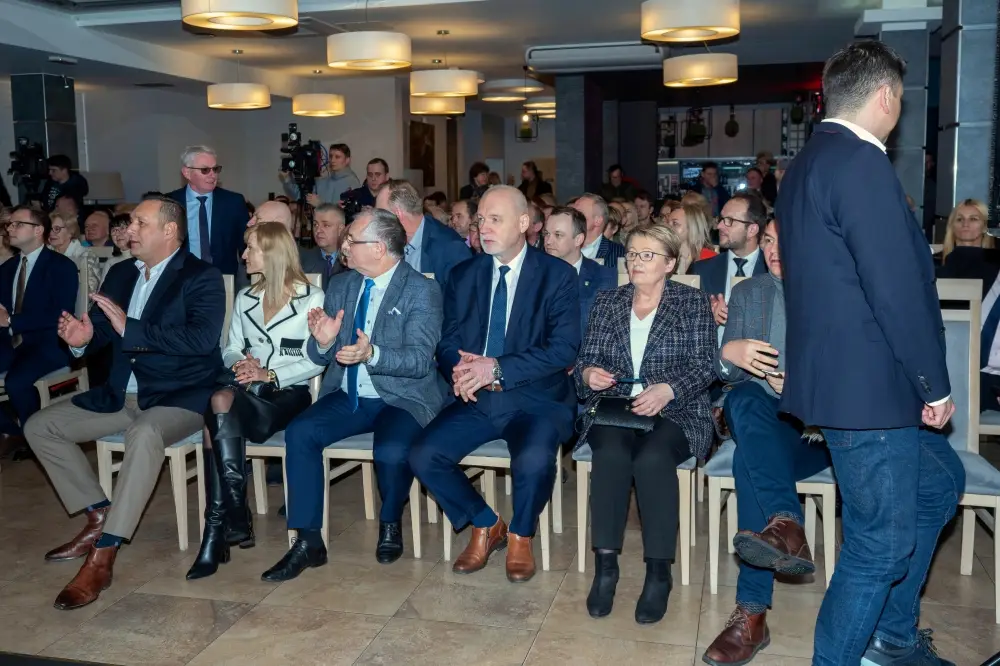 Wicepremier Jacek Sasin spotkał się z mieszkańcami w Augustowie (26)