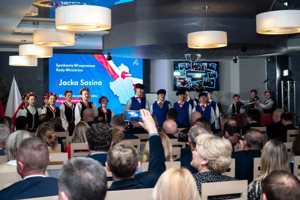 Wicepremier Jacek Sasin spotkał się z mieszkańcami w Augustowie (32)