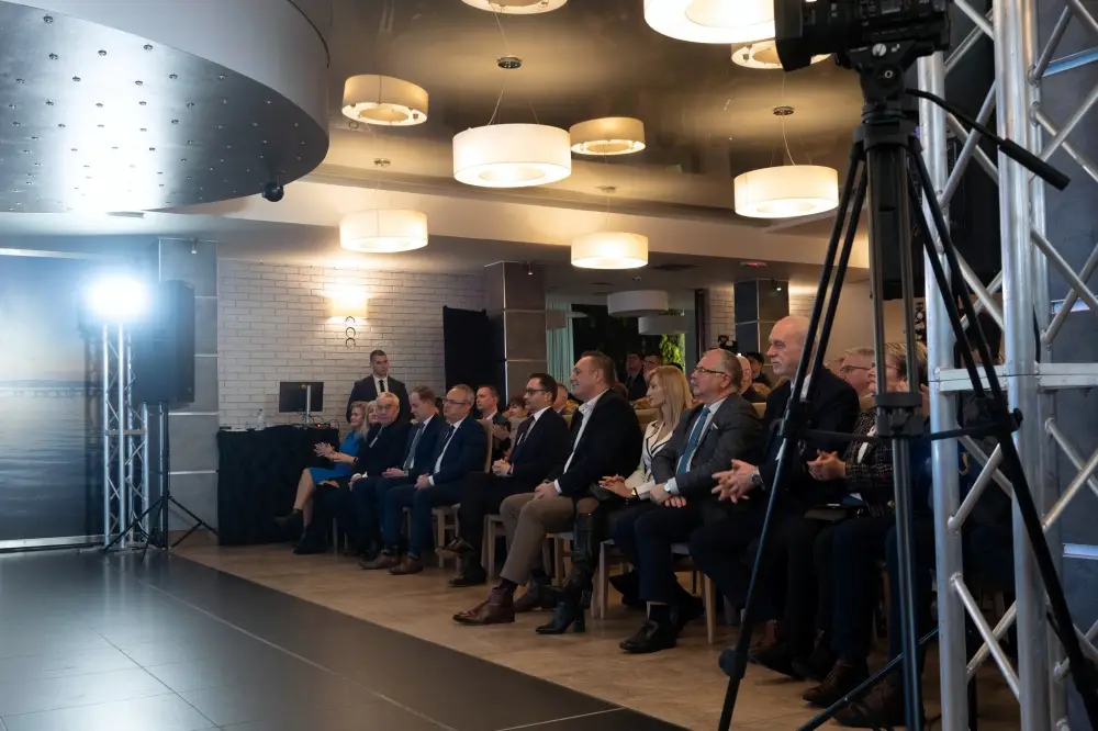 Wicepremier Jacek Sasin spotkał się z mieszkańcami w Augustowie (43)