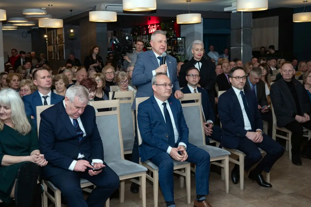 Wicepremier Jacek Sasin spotkał się z mieszkańcami w Augustowie (48)