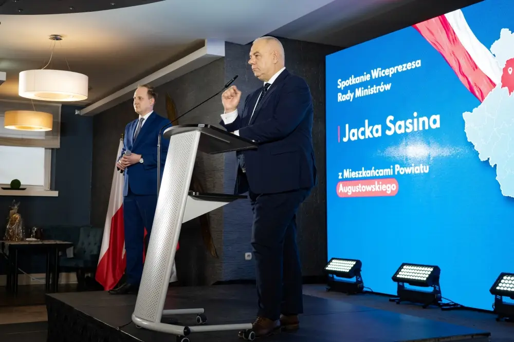 Wicepremier Jacek Sasin spotkał się z mieszkańcami w Augustowie (49)