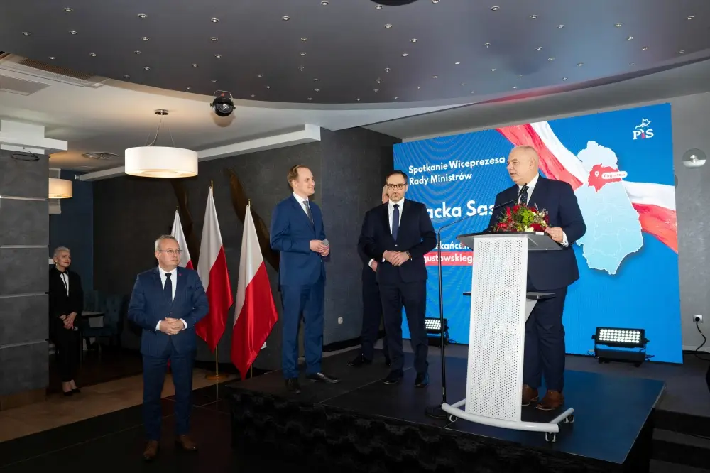 Wicepremier Jacek Sasin spotkał się z mieszkańcami w Augustowie (58)