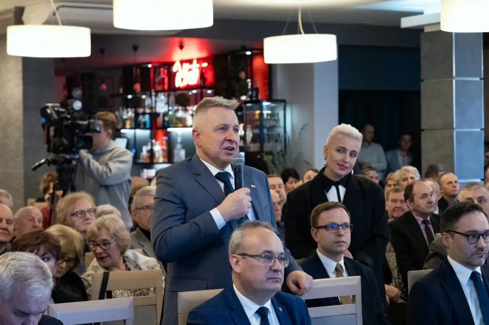 Wicepremier Jacek Sasin spotkał się z mieszkańcami w Augustowie (8)