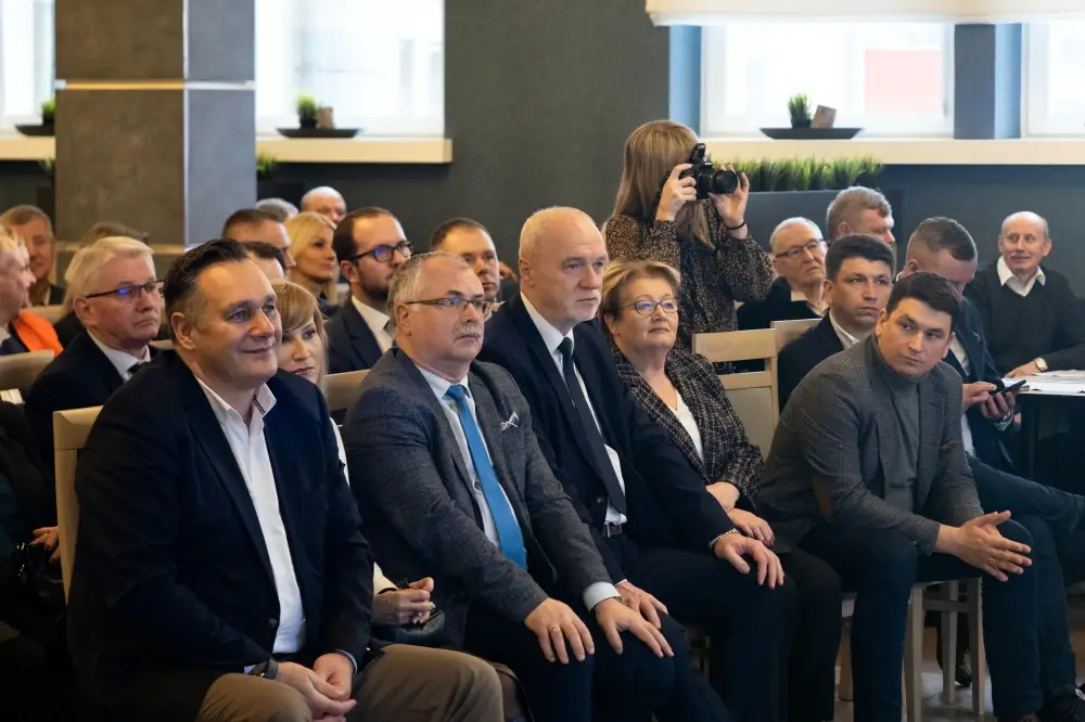 Wicepremier Jacek Sasin spotkał się z mieszkańcami w Augustowie (9)