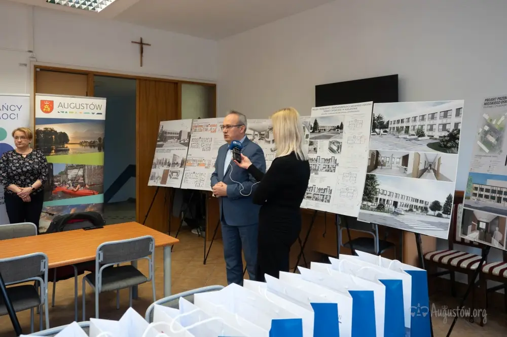 konferencja prasowa podczas której odbyła się prezentacja prac studentów Politechniki Białostockiej (17)