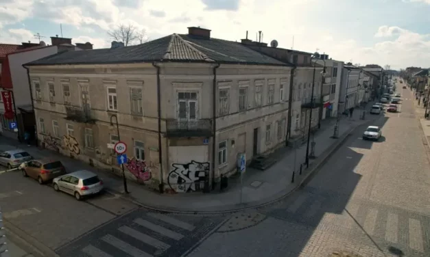 Władze Augustowa chcą sprzedać kamienicę, w której znajdował się Miejski Ośrodek Pomocy Społecznej [AUDIO]
