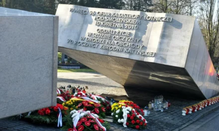 Warszawa: uroczystości na Powązkach w 13. rocznicę katastrofy smoleńskiej