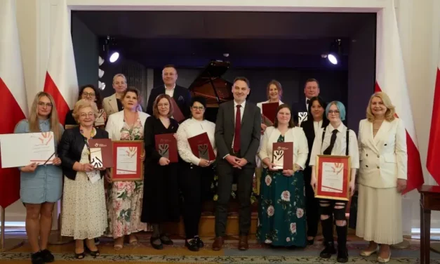 Przewodnicząca Augustowskiej Rady Seniorów nagrodzona na V Forum Wolontariatu