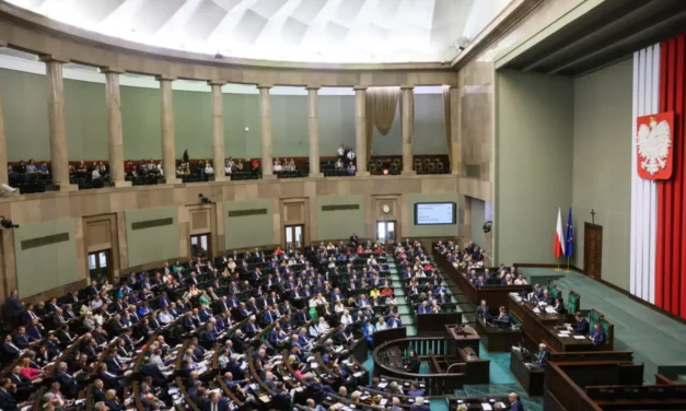 14. emerytura będzie na stałe – Sejm uchwalił ustawę o kolejnym dodatkowym rocznym świadczeniu pieniężnym dla emerytów i rencistów