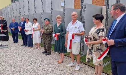 Odsłonięto Mur Pamięci Ofiar Obławy Augustowskiej [AUDIO]