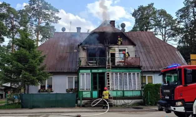 Palił się budynek mieszkalny przy ulicy Zarzecze w Augustowie