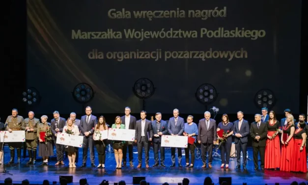 Wręczono Nagrody Marszałka Województwa Podlaskiego „Nagradzamy NGO” [Foto]