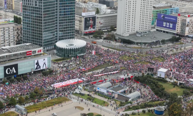 Warszawski ratusz: w punkcie kulminacyjnym na marszu było ok. miliona uczestników