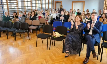 Kształtują przyszłość Augustowa. Miejscy nauczyciele odebrali nagrody [Foto]
