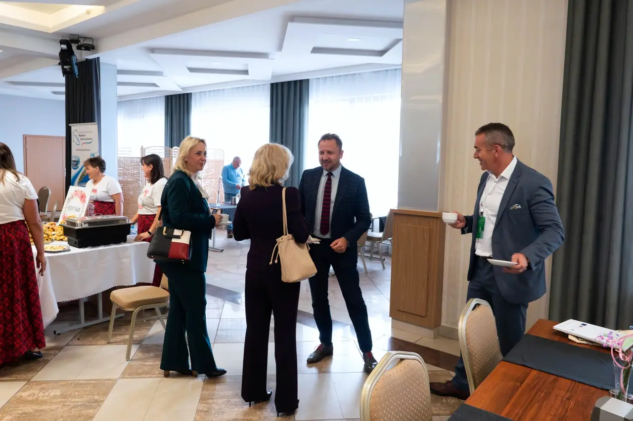 PA100001 (7)-Enhanced-NR