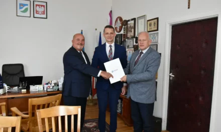 Podpisanie umowy dotacji na ekopracownię OZE w Augustowie