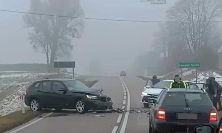 Zderzenie dwóch pojazdów na Dk 16 w Żarnowie Trzecim k. Augustowa