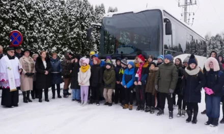 Nowy autobus dla szkoły podstawowej w Nowince
