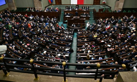 Sejm przyjął uchwałę w sprawie Trybunału Konstytucyjnego