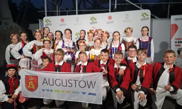 Augustów: Srebrna Jodła dla II grupy Zespołu Tańca Ludowego „BYSTRY” [Foto]