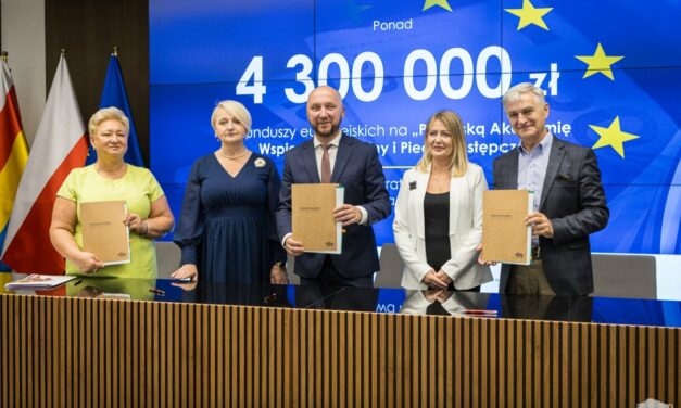 4,3 mln zł z funduszy europejskich na wspieranie rodzin adopcyjnych i zastępczych