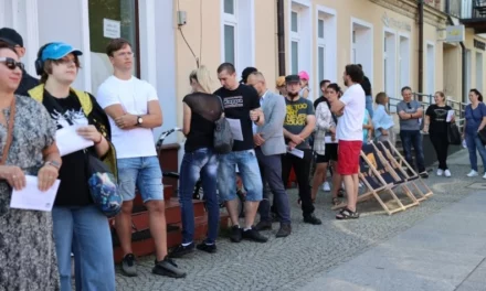 Chętni czekali od rana. Augustów oddaje krew za Warszawę [Foto, Video]