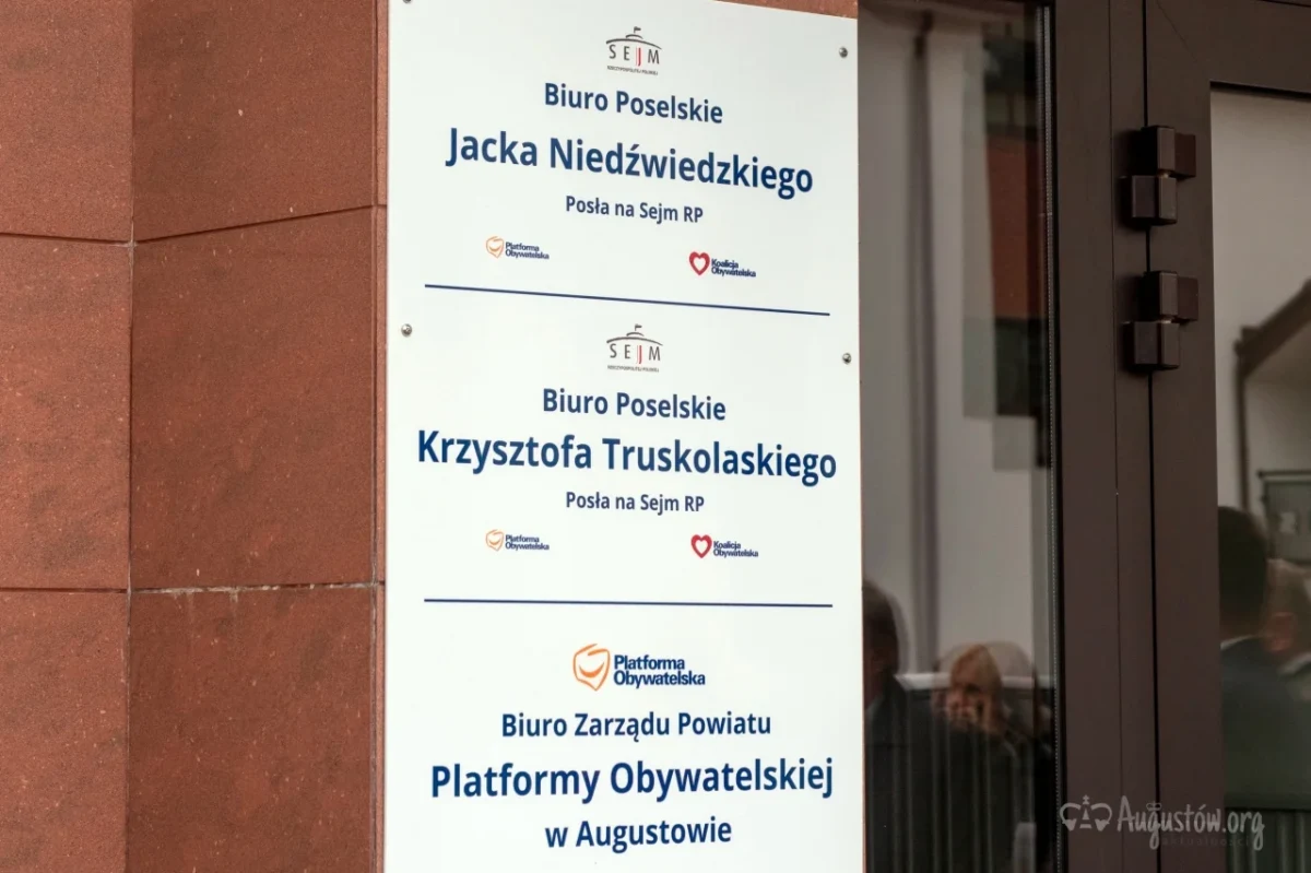 Augustów #augustoworg #augustow #wspólneotwarciebiuraposelskiego #posłówJacka NiedźwiedzkiegoiKrzysztofa Truskolaskiego (1)