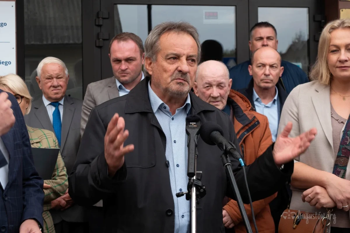 Augustów #augustoworg #augustow #wspólneotwarciebiuraposelskiego #posłówJacka NiedźwiedzkiegoiKrzysztofa Truskolaskiego (12)