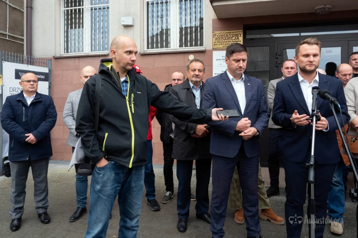 Augustów #augustoworg #augustow #wspólneotwarciebiuraposelskiego #posłówJacka NiedźwiedzkiegoiKrzysztofa Truskolaskiego (8)