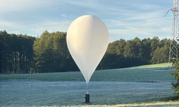 Balon z papierosami bez polskich znaków akcyzy wylądował w miejscowości Sokolany