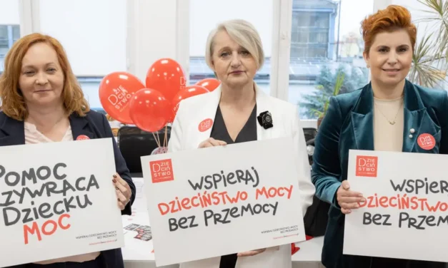 Dobre dzieciństwo daje moc. 19.11 przybierzmy czerwone barwy i włączmy się w kampanię