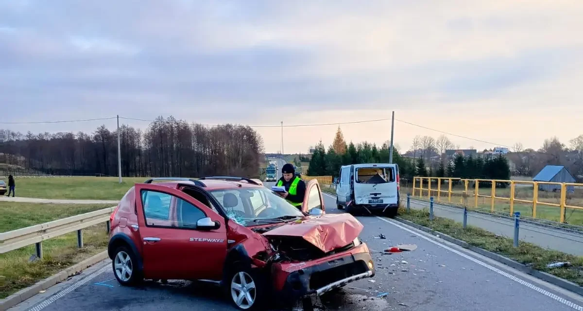 Augustów: Zderzenie 3 pojazdów w m. Leszczewek gm. Suwałki