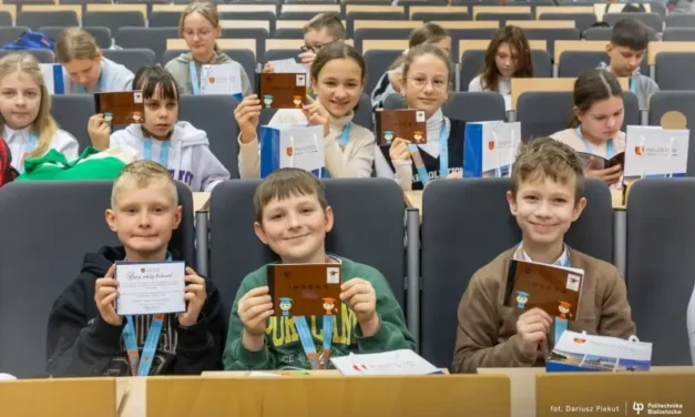 Augustów: Mali studenci rozpoczęli naukę w Augustowskim Uniwersytecie Dziecięcym [Foto]