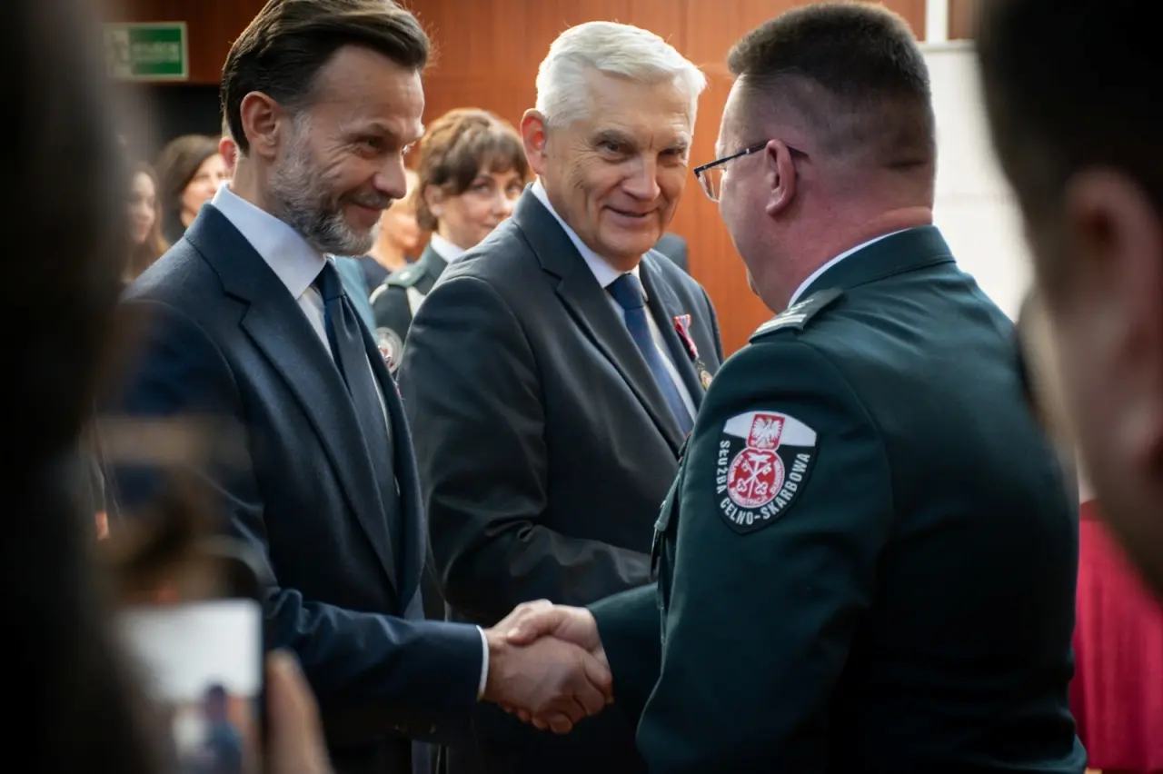 Wyróżnienia i mianowania do służby w podlaskiej KAS (6)