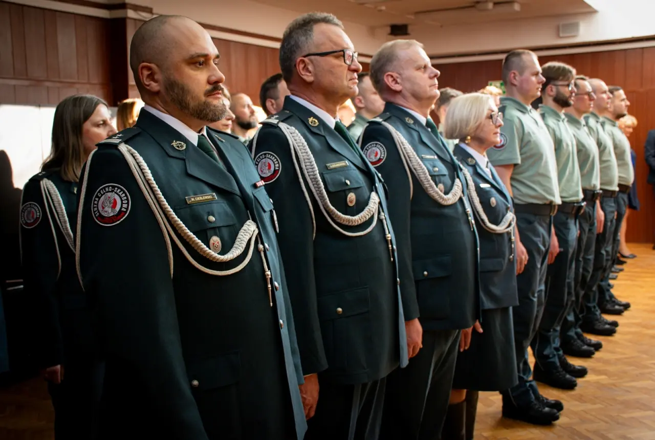 Wyróżnienia i mianowania do służby w podlaskiej KAS (9)