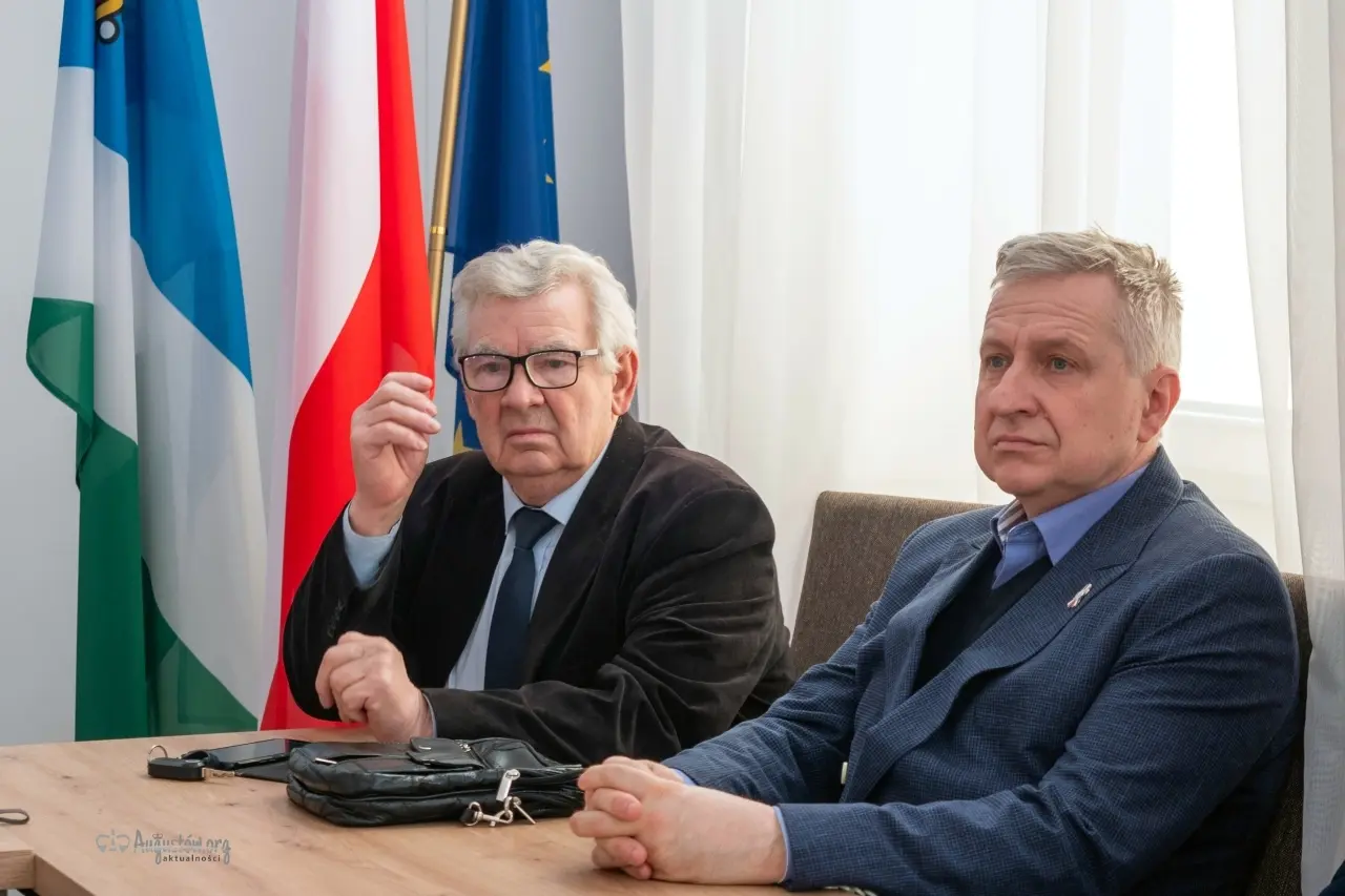 #powiataugustowski #augustoworg #konferencjaprasowa #drogipowiatowe #dofinansowanie (6)