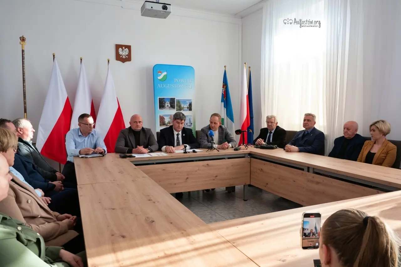 #powiataugustowski #augustoworg #konferencjaprasowa #drogipowiatowe #dofinansowanie (9)