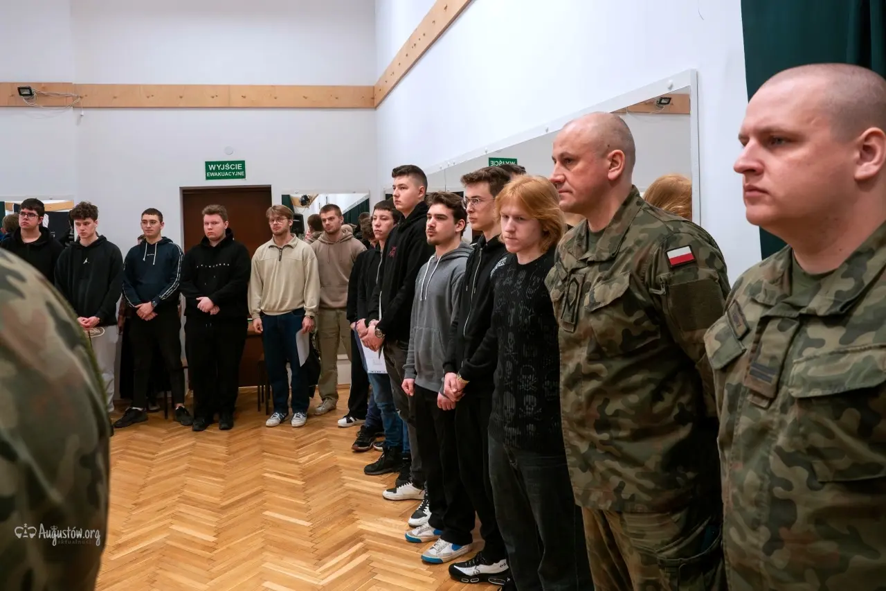 Oficjalne rozpoczęcie kwalifikacji wojskowej (2)