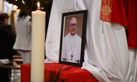 W sobotę żałoba narodowa zarządzona przez prezydenta w związku z pogrzebem papieża Franciszka