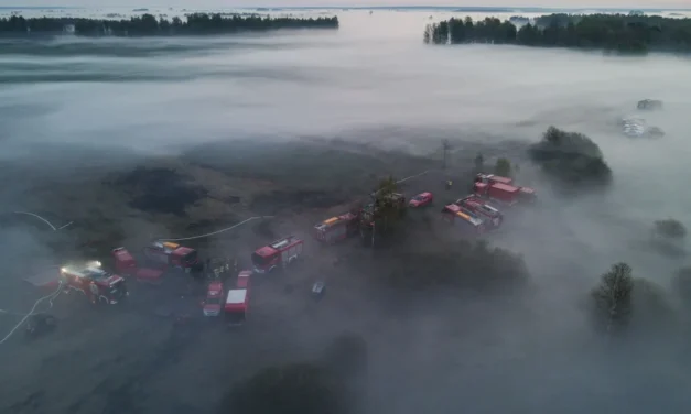 Podlaskie OSP otrzymują wsparcie na uzupełnienie zniszczonego lub uszkodzonego sprzętu w gaszeniu pożaru w Biebrzańskim Parku Narodowym