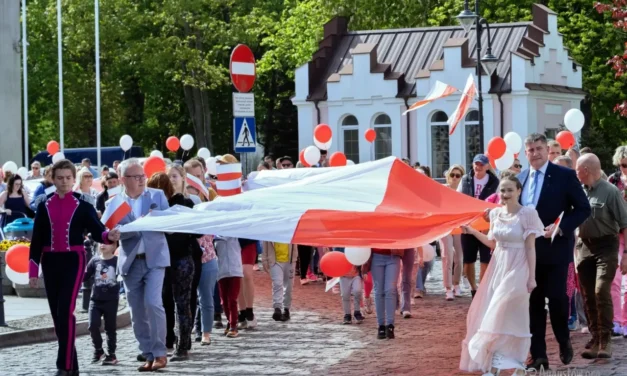 Augustów: Dzień Flagi RP i Święto Konstytucji 3 Maja, wspólne świętowanie mieszkańców [Foto, Video]