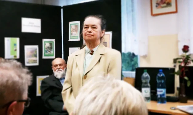 Augustów: „Reportaże z lat odległych”. Irena Drowdwiłło-Batura gościem Józefy Drozdowskiej w Filii nr 2 APK – MBP