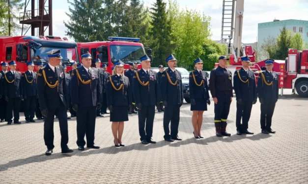 Augustów: Uroczysty apel z okazji Dnia Strażaka [Foto]